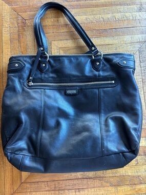 Coach Black Leather Daisy Emma2011 purse with Front Zip Pocket